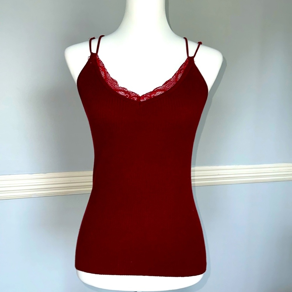 Buckle burgundy tank top